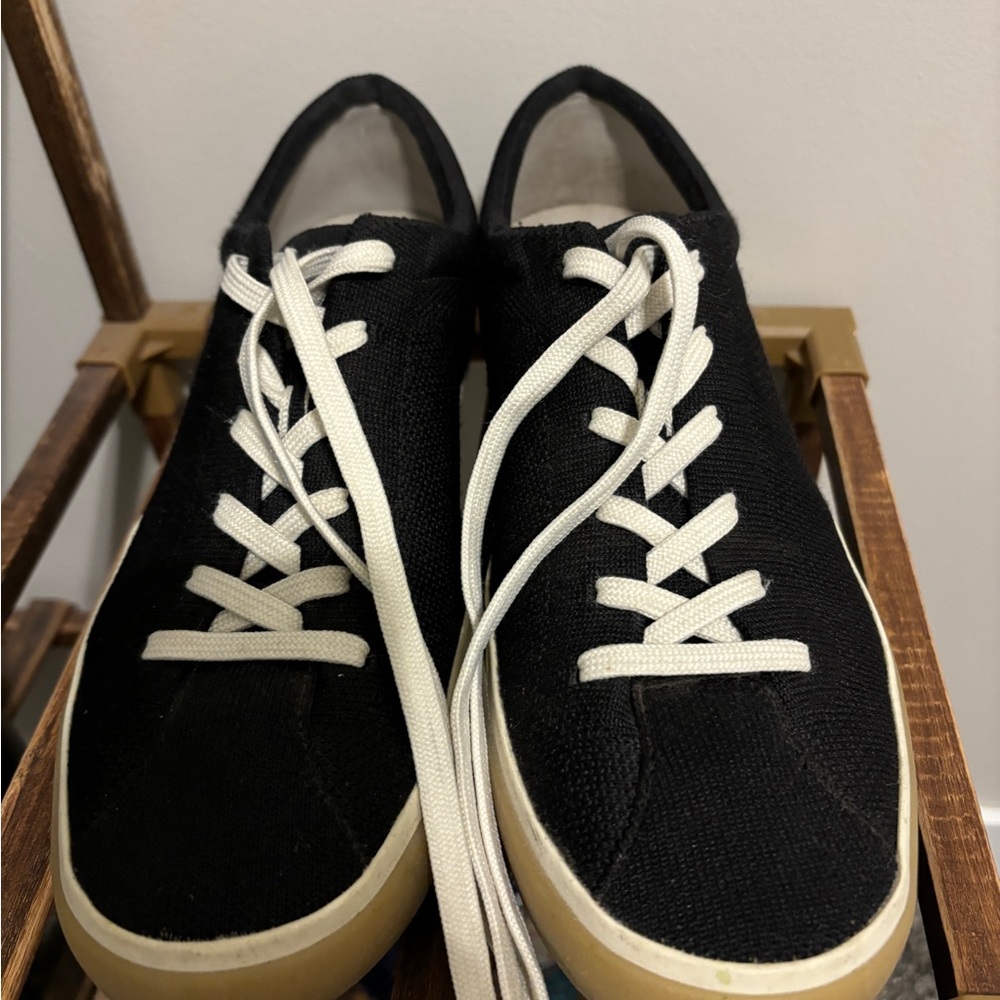 Rothy’s lace up sneaker in black women’s size 9
